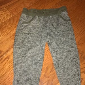 Abercrombie kids joggers💚